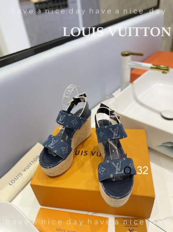 Picture of Louis Vuitton Shoes _SKULVsz35-40YY041512542